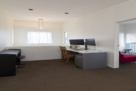 Photo of property in 48 View Ridge Drive, Ranui, Auckland, 0612