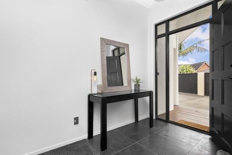 Photo of property in 32 Les Fisher Place, Pukekohe, 2120