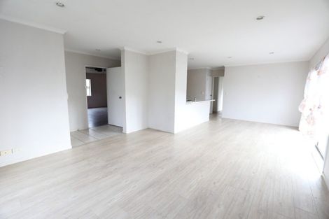Photo of property in 24 Ashmere Lane, Weymouth, Auckland, 2103