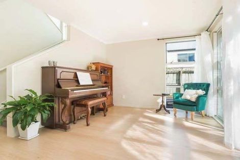 Photo of property in 23 The Track, Takanini, 2112