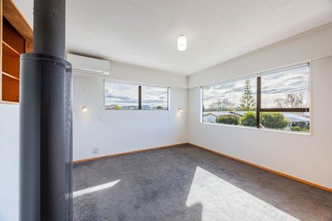 Photo of property in 48 Spriggs Crescent, Greenmeadows, Napier, 4112