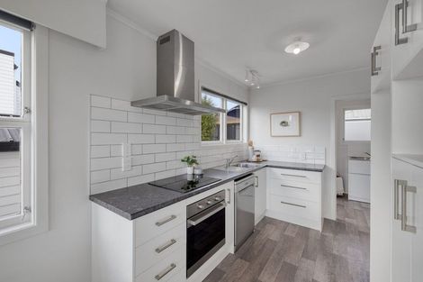 Photo of property in 8a Queen Road, Bellevue, Tauranga, 3110