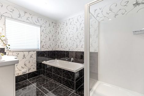 Photo of property in 18 Ko Place, Pyes Pa, Tauranga, 3112