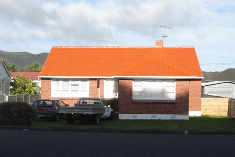 Photo of property in 28 Kowhai Street, Naenae, Lower Hutt, 5011