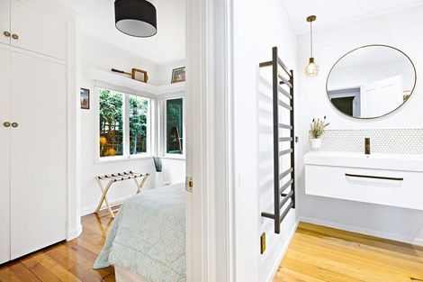 Photo of property in 8 Sylvan Valley Avenue, Titirangi, Auckland, 0604