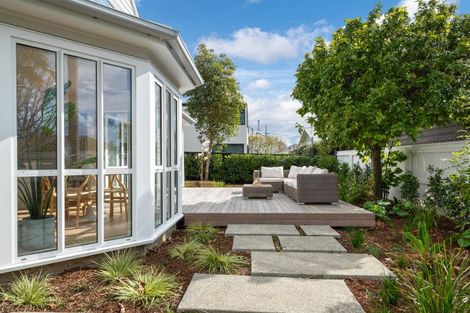 Photo of property in 1 William Bond Street, Stanley Point, Auckland, 0624