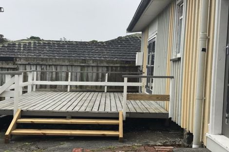 Photo of property in 11 Glanmire Road, Newlands, Wellington, 6037