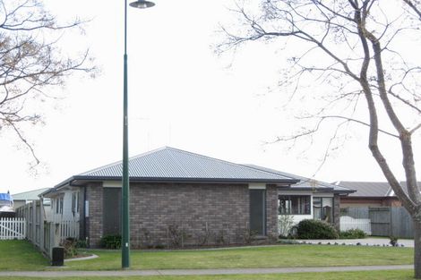 Photo of property in 21 Edgewater Grove, Whakatane, 3120