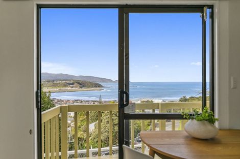 Photo of property in 15f2 Sutherland Crescent, Melrose, Wellington, 6023