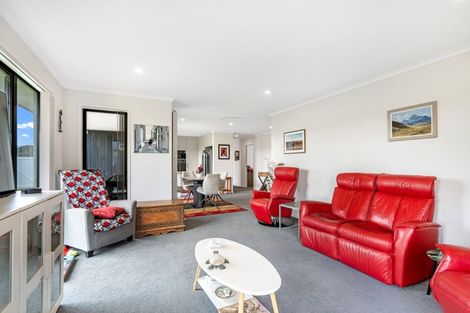Photo of property in 4 Te Taniwha Road, One Tree Point, 0118