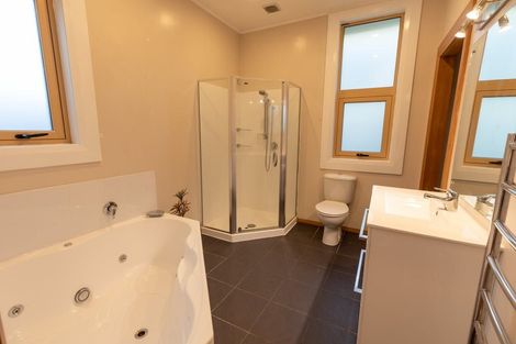 Photo of property in 2 Fernhill Terrace, Wadestown, Wellington, 6012