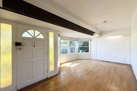 Photo of property in 1 Sunnynook Road, Forrest Hill, Auckland, 0620