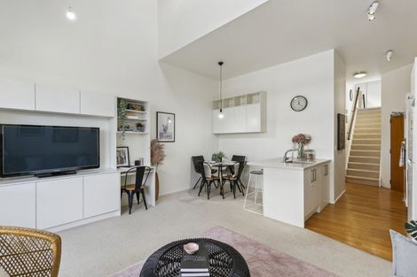 Photo of property in Metro Apartments, 220u4 Thorndon Quay, Pipitea, Wellington, 6011