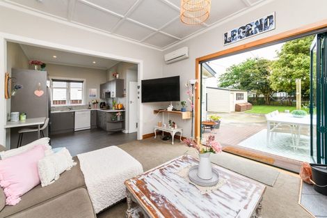 Photo of property in 25 Edgeware Road, Palmerston North, 4410