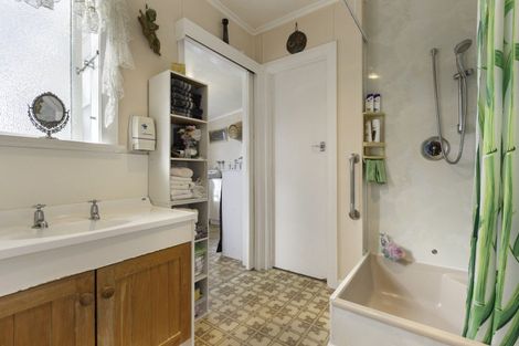 Photo of property in 120 Browne Street, Waitara, 4320