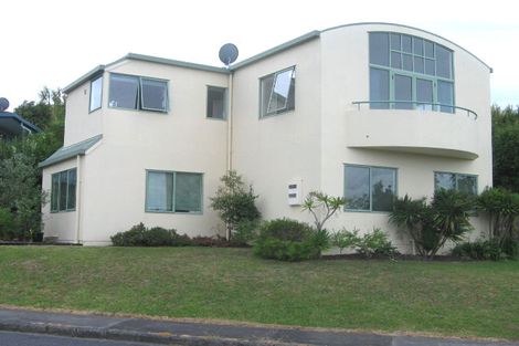 Photo of property in 2/7 Kaihu Street, Northcote, Auckland, 0627