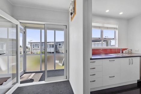 Photo of property in 4/53 Young Street, New Plymouth, 4310