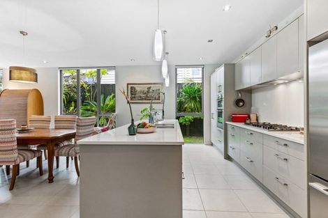 Photo of property in 7 Merani Street, Narrow Neck, Auckland, 0622