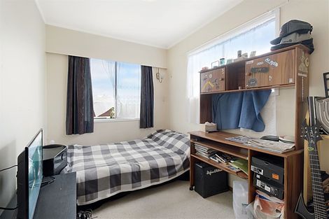 Photo of property in 1a/1 Divich Avenue, Te Atatu South, Auckland, 0610