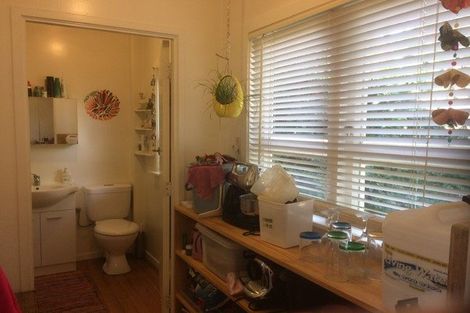 Photo of property in 2/2 Earl Road, Titirangi, Auckland, 0604