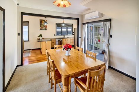 Photo of property in 135 Seaview Road, Paraparaumu Beach, Paraparaumu, 5032