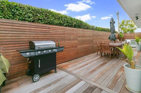 Photo of property in 53 Verran Road, Birkenhead, Auckland, 0626