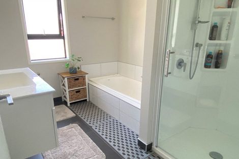 Photo of property in 7 Discovery Place, Marfell, New Plymouth, 4310