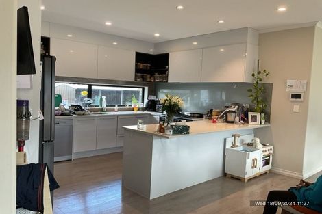 Photo of property in 10 Brumbie Way, Karaka, Papakura, 2113