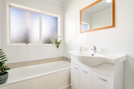 Photo of property in 2/21 Birman Close, Half Moon Bay, Auckland, 2012