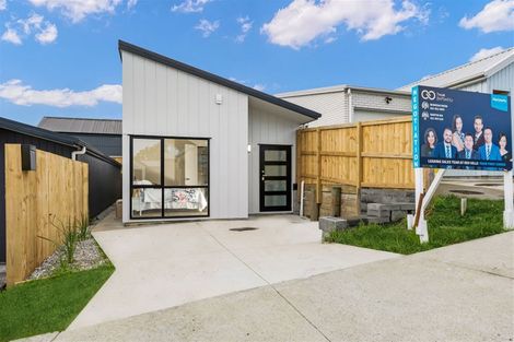 Photo of property in 15 Morus Road, Massey, Auckland, 0614