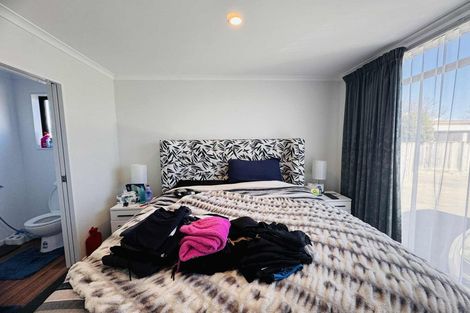 Photo of property in 48 Exeter Crescent, Takaro, Palmerston North, 4412