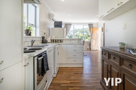 Photo of property in 7 Wakely Road, Newlands, Wellington, 6037