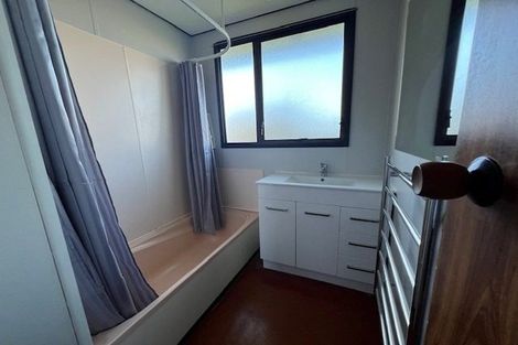 Photo of property in 10 Starforth Place, Henderson, Auckland, 0612