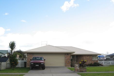 Photo of property in 19 Edgewater Grove, Whakatane, 3120