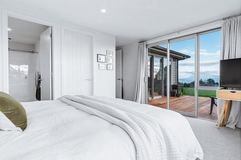 Photo of property in 5 Glendas Way, Acacia Bay, Taupo, 3385