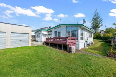 Photo of property in 35 Beaubank Road, Kelston, Auckland, 0602