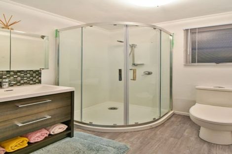 Photo of property in 2/18 Etherton Drive, Weymouth, Auckland, 2103