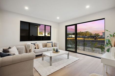 Photo of property in 77a Schoolside Road, Kumeu, 0810