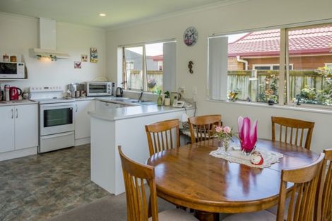 Photo of property in 2 Fuller Close, Levin, 5510