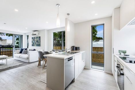 Photo of property in 1/51 Wharf Road, Te Atatu Peninsula, Auckland, 0610