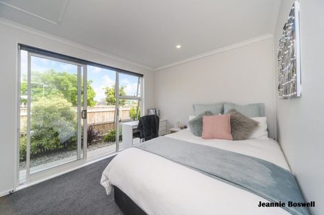 Photo of property in 52 Exeter Crescent, Takaro, Palmerston North, 4412