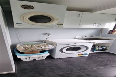 Photo of property in 8a Fruitvale Road, New Lynn, Auckland, 0600