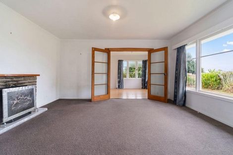 Photo of property in 16 London Street, Te Atatu Peninsula, Auckland, 0610