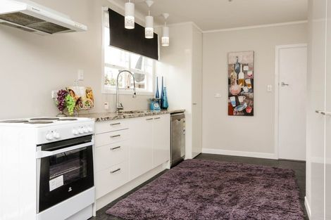Photo of property in 10 Royal View Road, Te Atatu South, Auckland, 0610