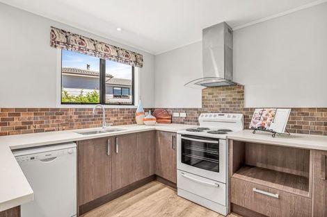 Photo of property in 7 Panzic Place, Glen Eden, Auckland, 0602
