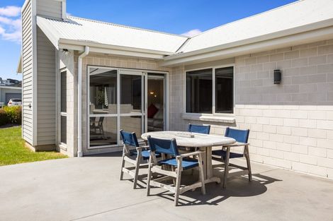 Photo of property in 2 Pacific View, Whitby, Porirua, 5024