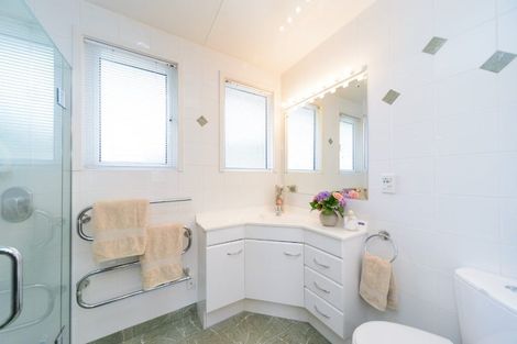 Photo of property in 15 Parkland Crescent, Terrace End, Palmerston North, 4410