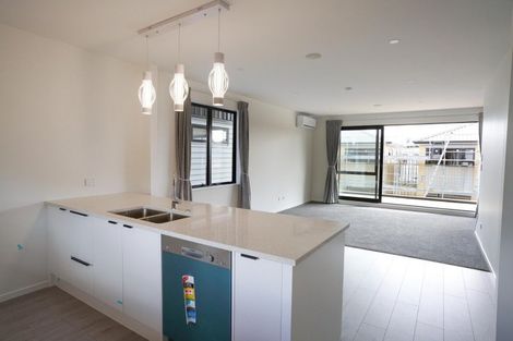 Photo of property in 6/19 Kingdale Road, Henderson, Auckland, 0610