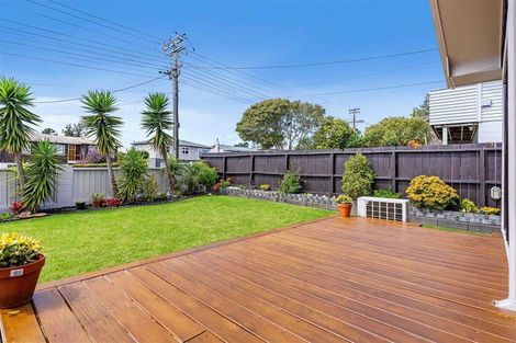 Photo of property in 1/86 Stanley Road, Glenfield, Auckland, 0629