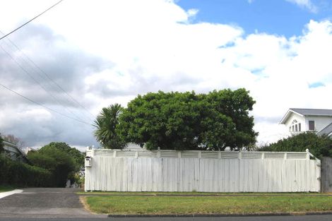 Photo of property in 2/84 Astley Avenue, New Lynn, Auckland, 0600